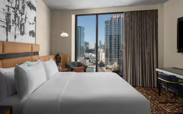 Hearing accessible Double room with city view