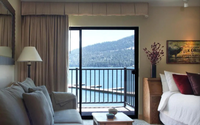 Studio with lake view