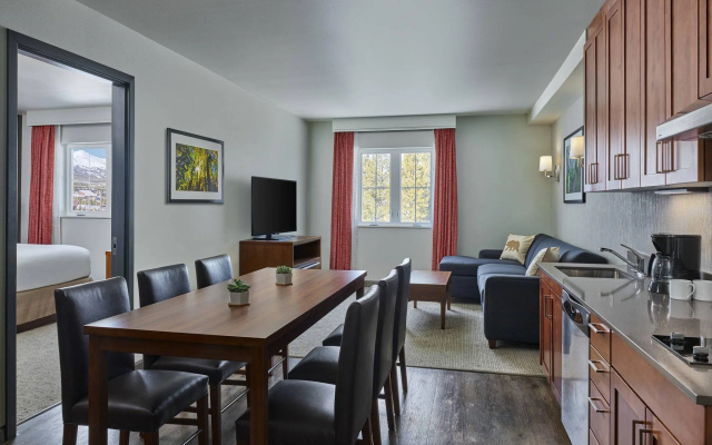 2 Bedrooms Suite
