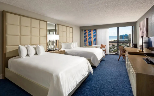 Twin room with partial ocean view