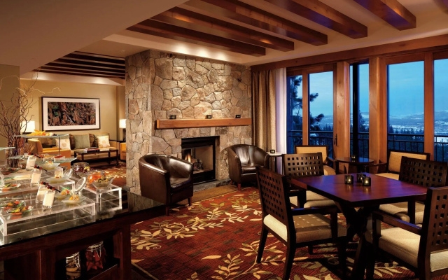 1 Bedroom Executive Club Suite