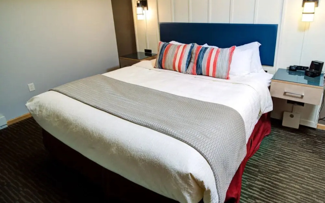 1 Bedroom Standard room with lake view