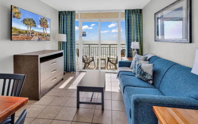 2 Bedrooms Standard Family room with balcony and beachfront