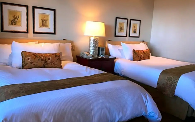 Deluxe Quadruple room with partial ocean view