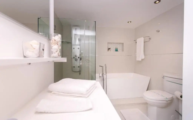 3 Bedrooms Apartment with ocean view