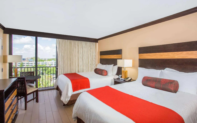 Standard Quadruple room with city view