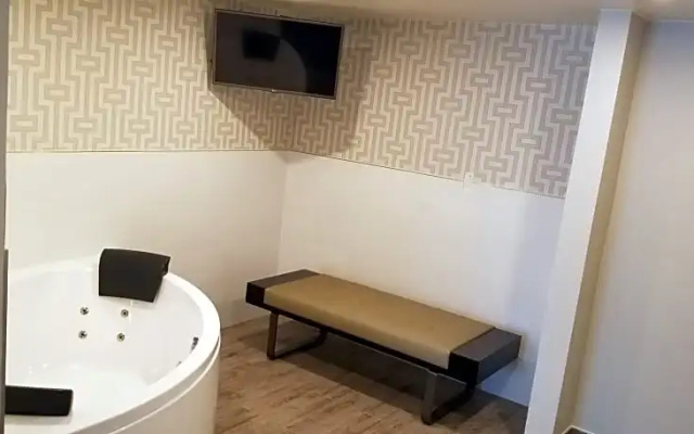 1 Bedroom Double Suite