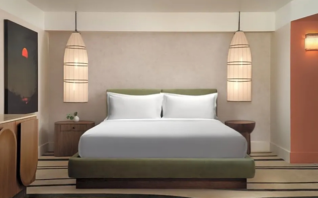 Double room with partial ocean view