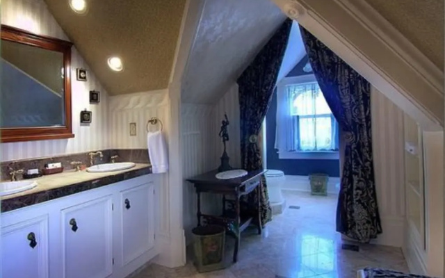 Luxury Suite