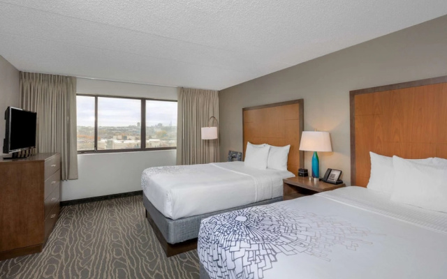 Deluxe Quadruple Suite with city view