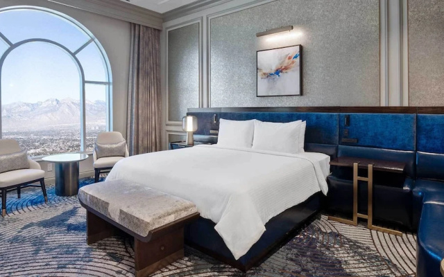 1 Bedroom Grand Newly Remodeled Double Suite with city view