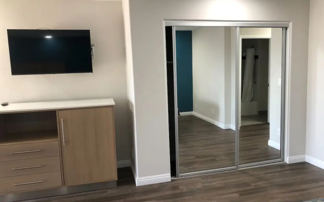 Deluxe Quadruple Basement room