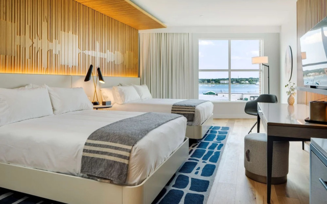 Standard Quadruple room with water view