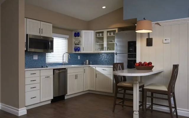 3 Bedrooms Quadruple Suite with balcony and with bay view
