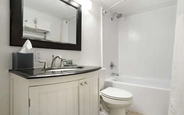 Suite with street view
