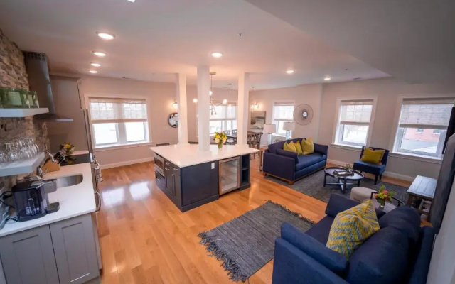 3 Bedrooms Apartment with harbour view