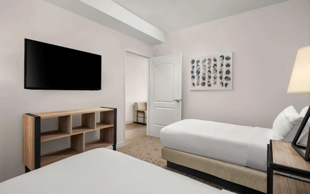 Suite with balcony
