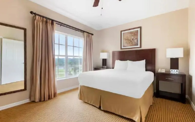 Suite with balcony and with pool view