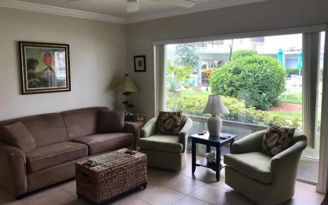 Apartment with garden view
