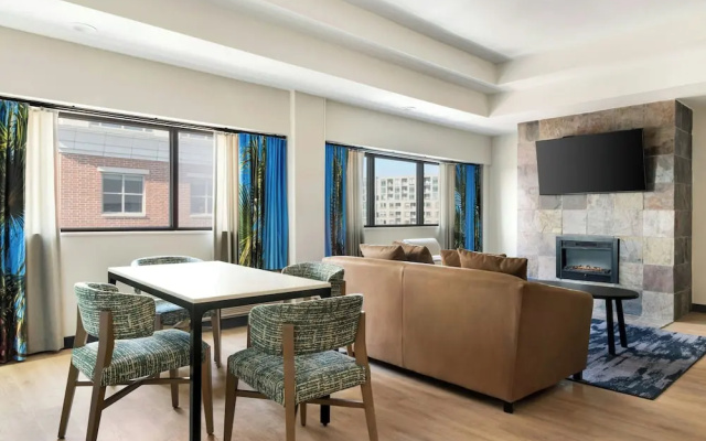1 Bedroom Suite