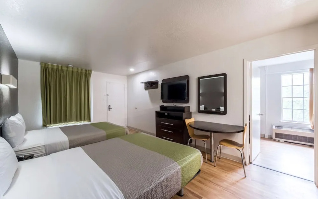 Deluxe Quadruple Suite