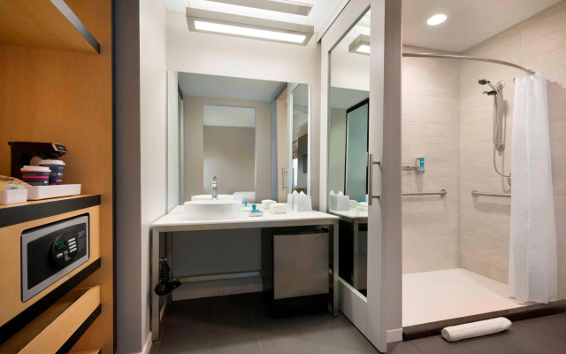 Standard Double room with city view
