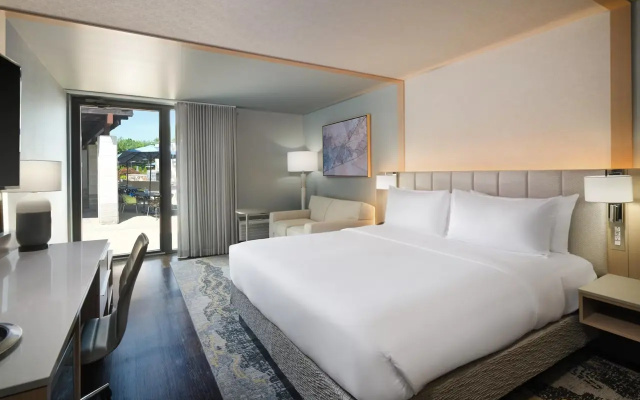 Premium room with pool view