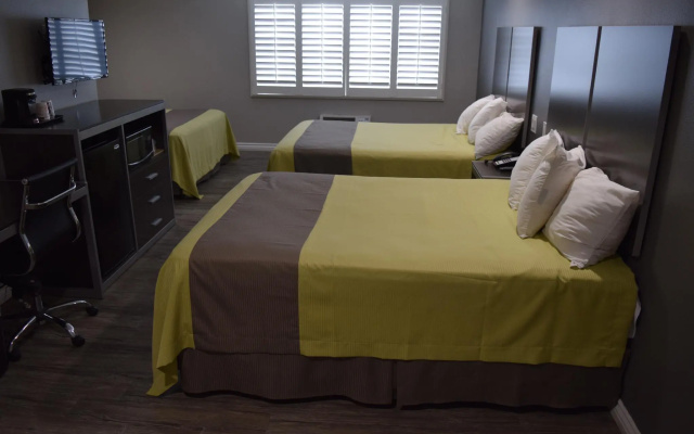 Standard Triple room