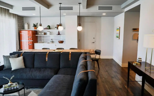 Quadruple Penthouse Suite with river view