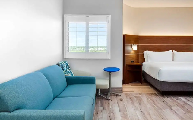 Standard room with inland view