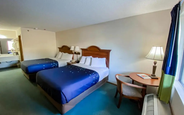 Deluxe Quadruple Basement room