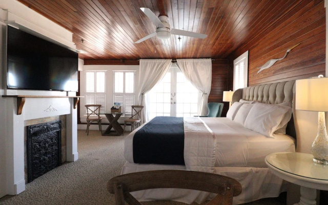 Standard Single Club room with balcony