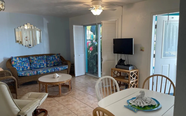 2 Bedrooms Standard room with pool view