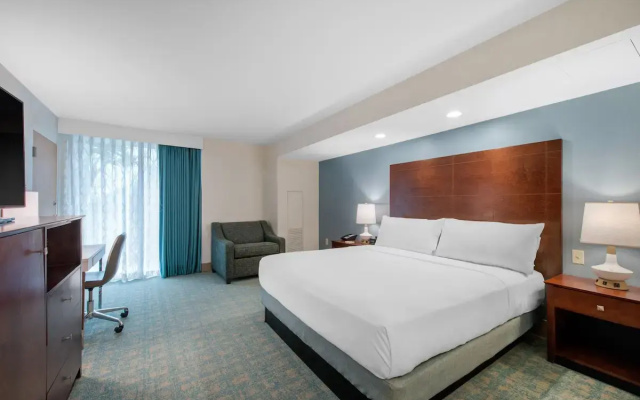Standard room with pool view