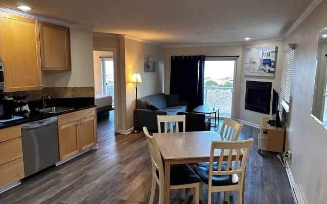 2 Bedrooms Deluxe Suite with balcony and with ocean view