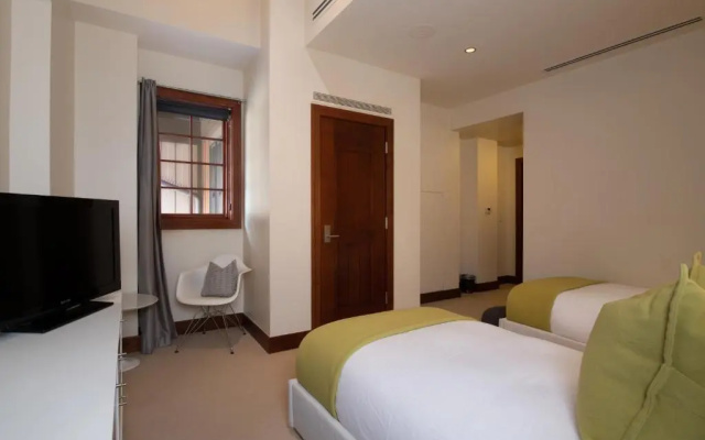 3 Bedrooms Apartment