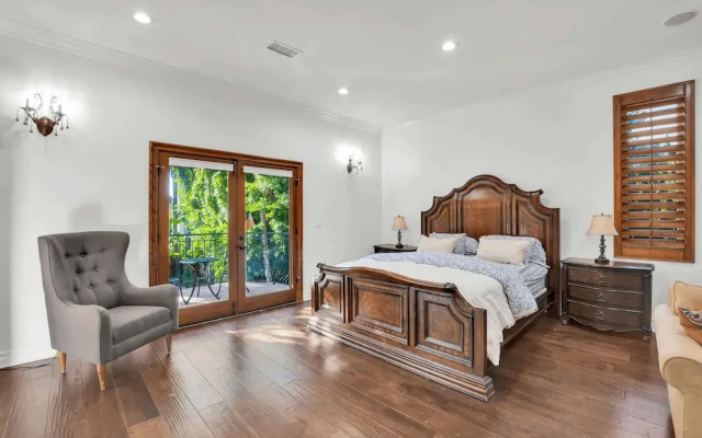 5 Bedrooms Cottage with balcony