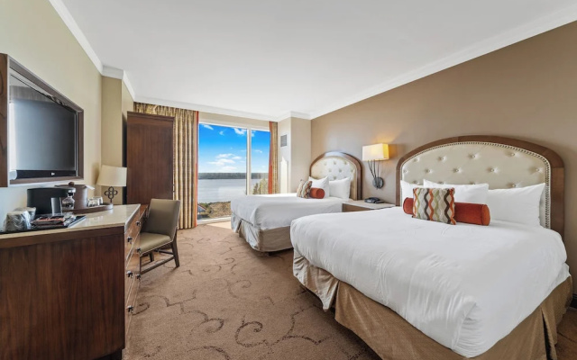 Luxury Quadruple room with river view