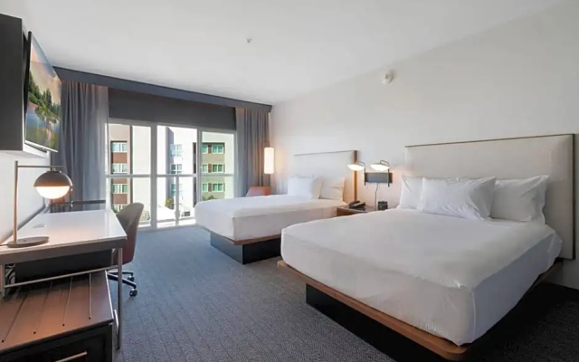 Standard Quadruple room with partial view