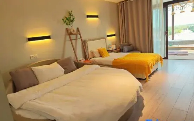 Suite with balcony