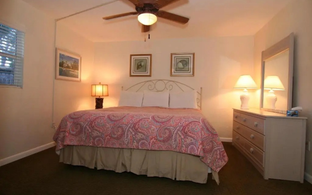 2 Bedrooms Villa