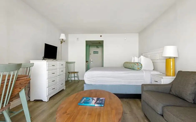 Studio with ocean view