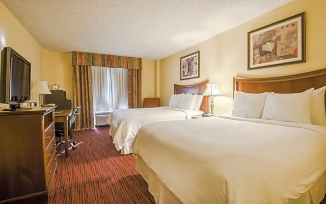 Quadruple Suite with pool view