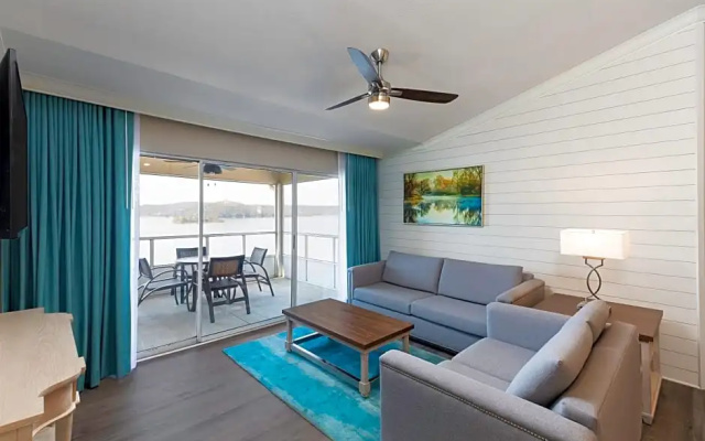 1 Bedroom Deluxe room with lake view