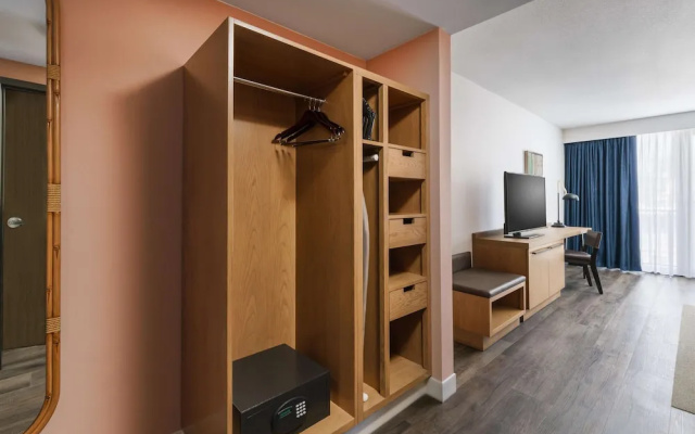 1 Bedroom Suite with bay view