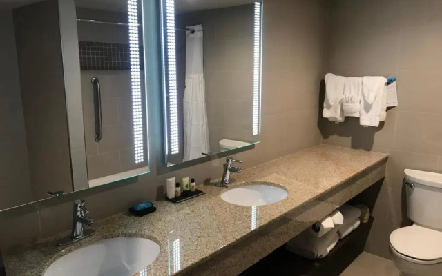1 Bedroom Quadruple Suite with pool view