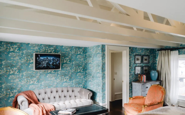 Premier room