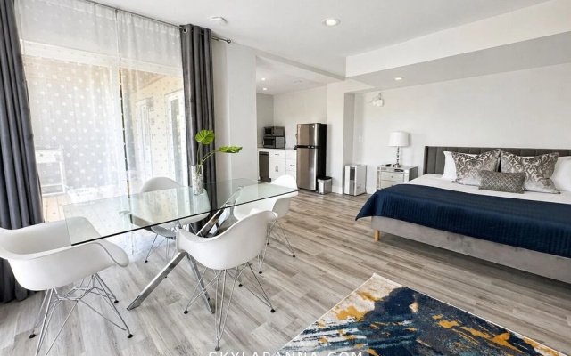 Deluxe Suite