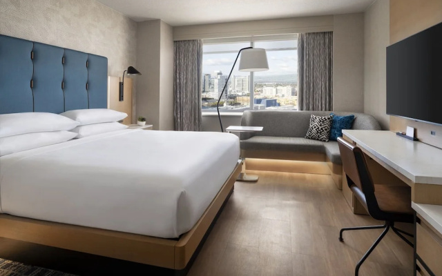Standard Double Club room with city view