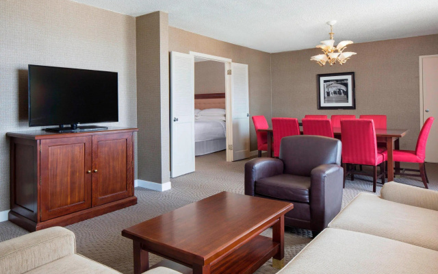 1 Bedroom Executive Club Suite